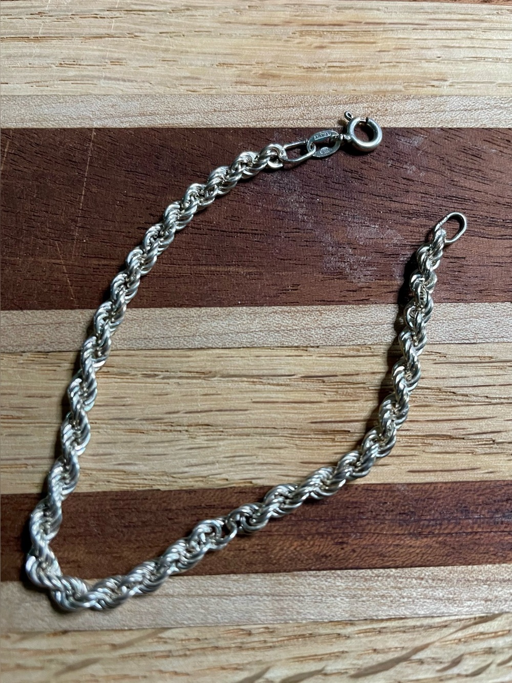 STAMPED 925 Italy Silver TWISTED ROPE BRACELET. 7” in length. Weighs 3.58 grams